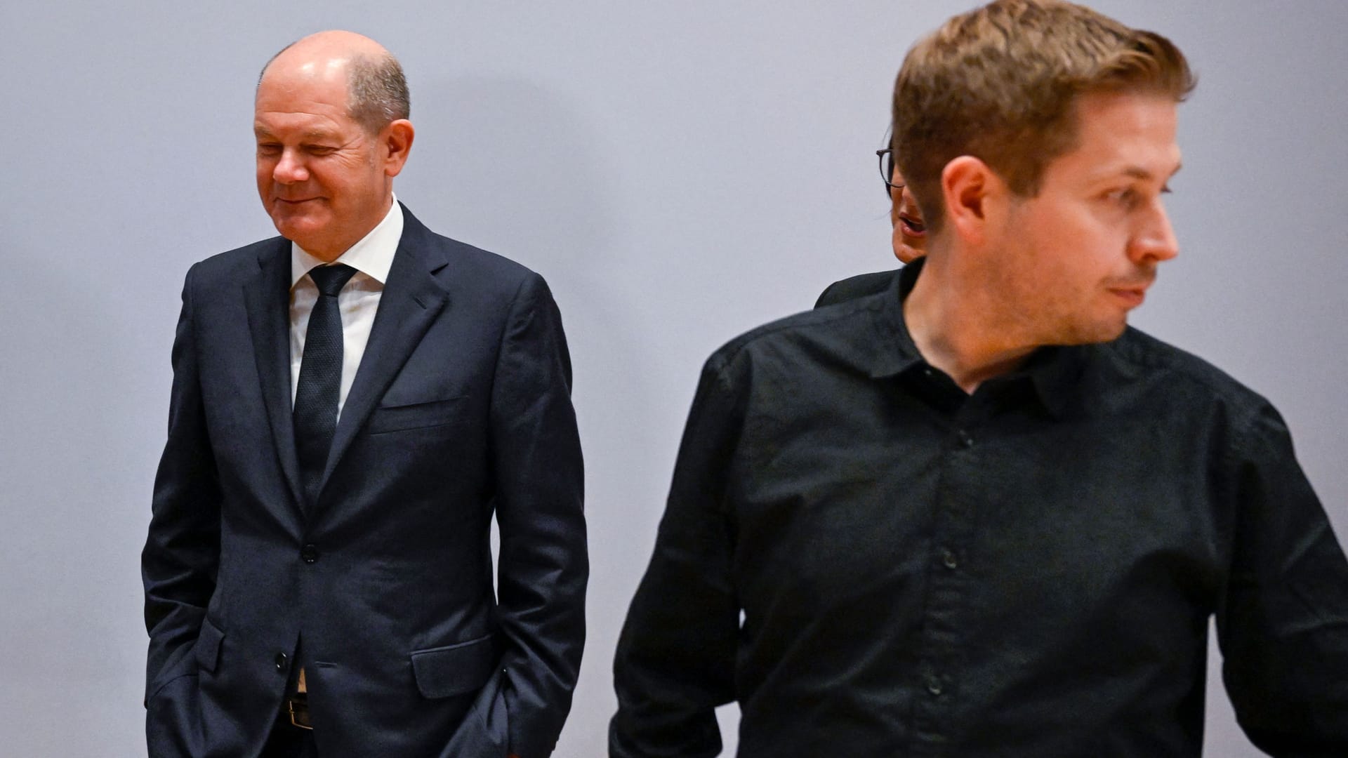 Bundeskanzler Olaf Scholz (l.) und SPD-Generalsekretär Kevin Kühnert in Berlin (Archivbild).