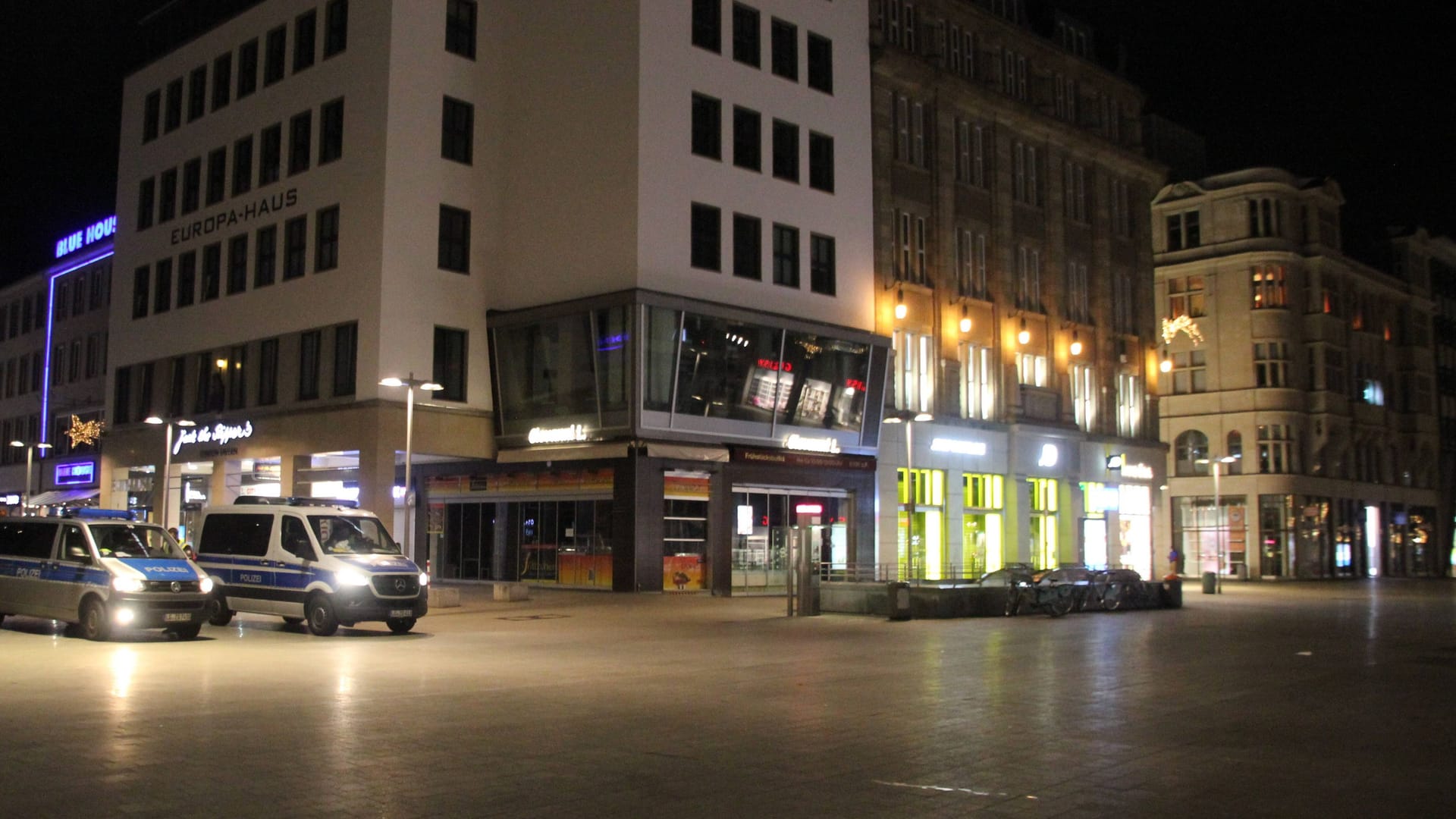 Hannover bei Nacht (Archivbild): In der Innenstadt fühlen sich viele Einwohner nicht sicher.