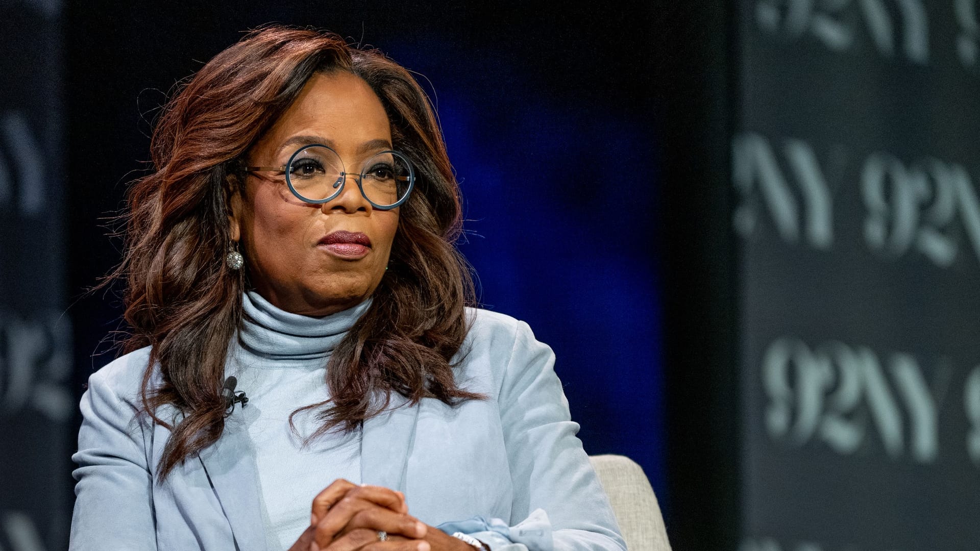 Oprah Winfrey ist bei einer Podiumsdiskussion in New York.