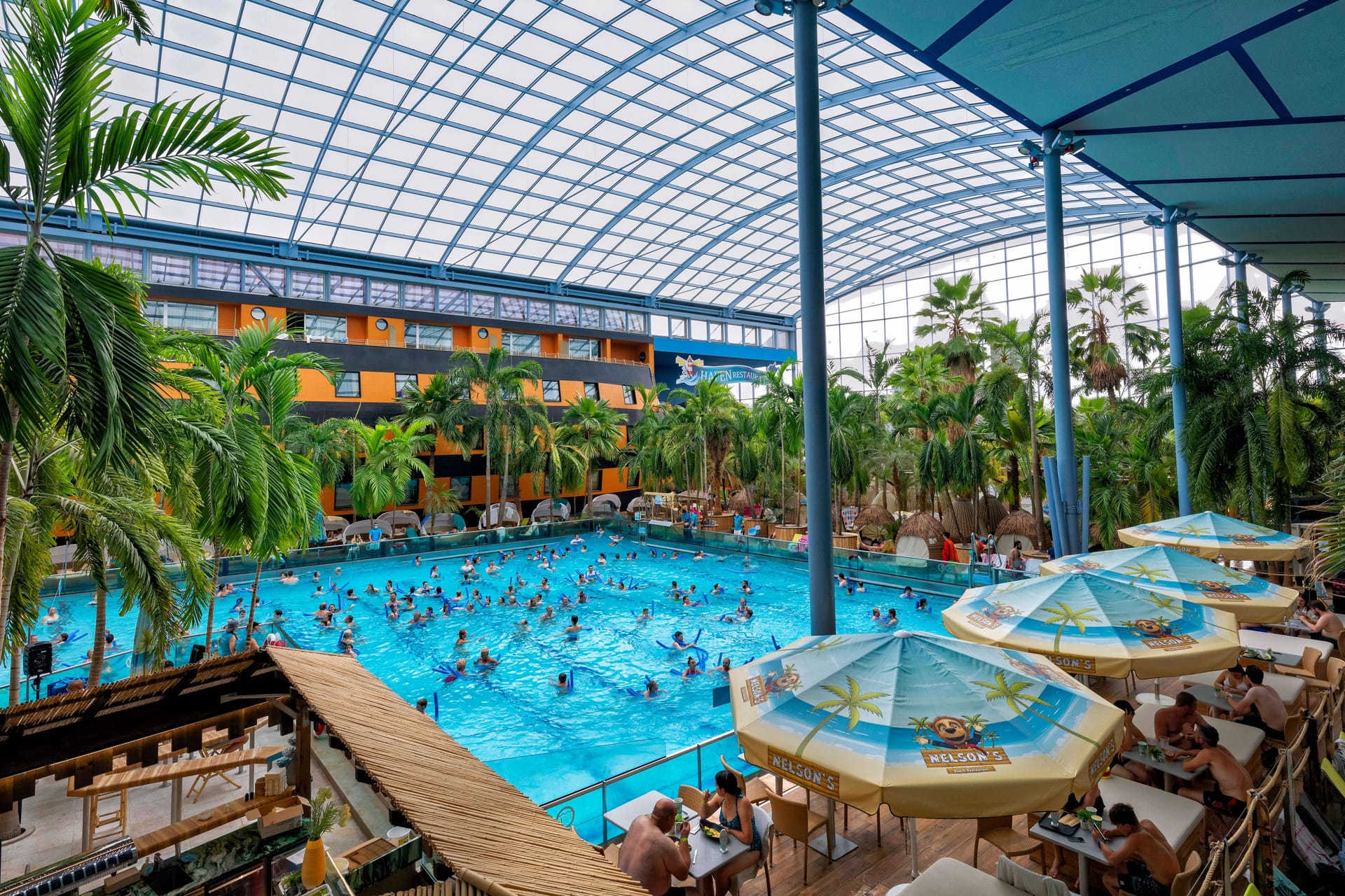 Badebetrieb im Wellenbad der Therme Erding. (Archivfoto)