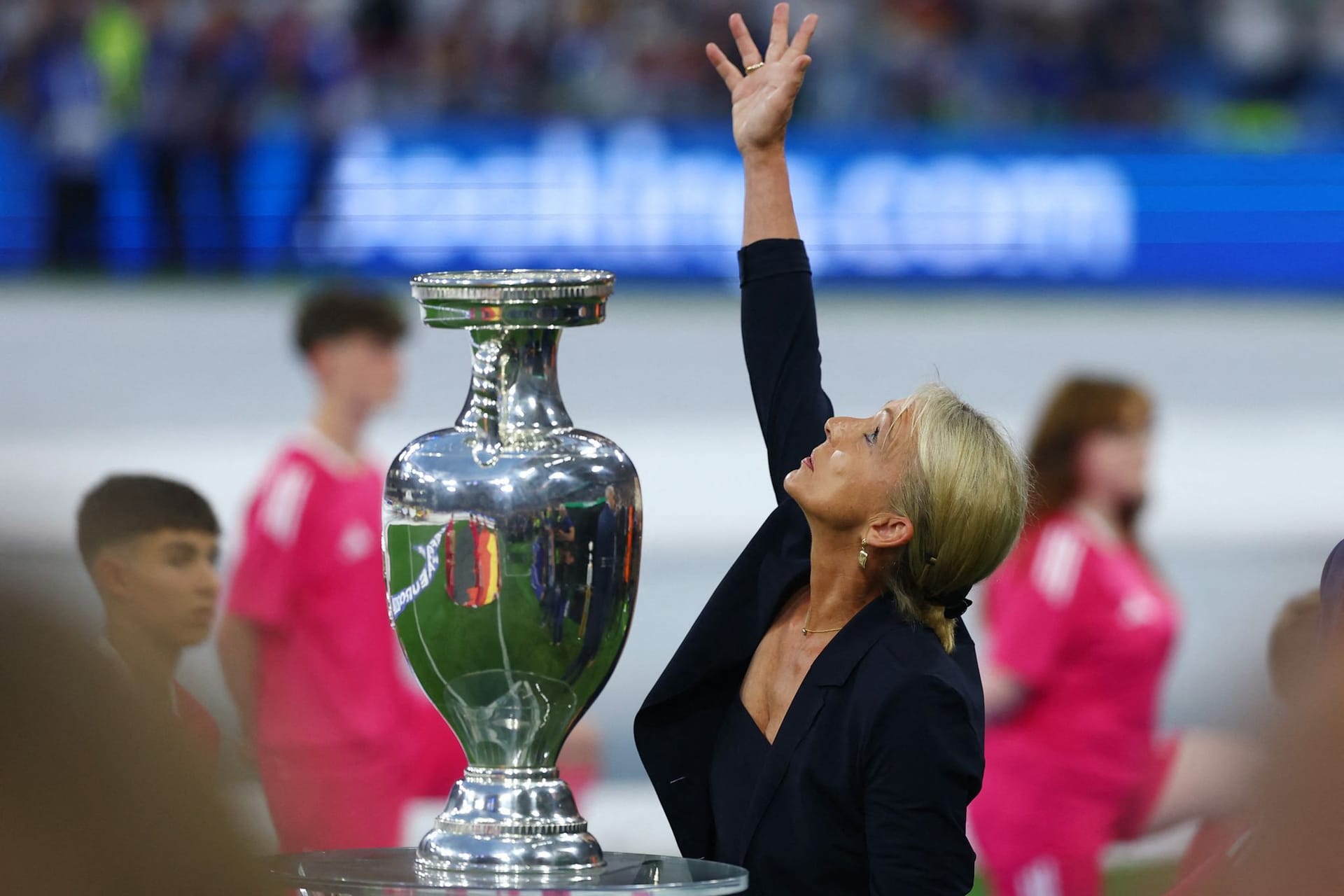 Heidi Beckenbauer: Die Witwe des im Januar verstorbenen Franz Beckenbauer sorgte bei der EM-Eröffnungszeremonie für das emotionale Highlight.