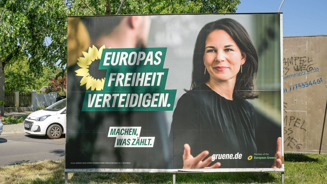 Auch mit Baerbock auf den Wahlplakaten konnten die Grünen kein gutes Ergebnis bei den Europawahlen erzielen.