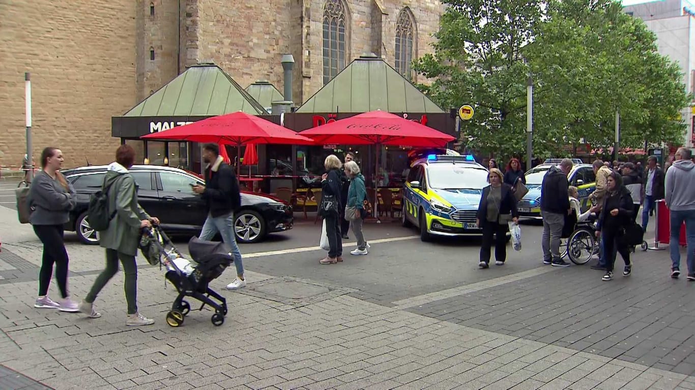 Die Polizei sperrte den Unfallort auf dem Westenhellweg weiträumig ab.