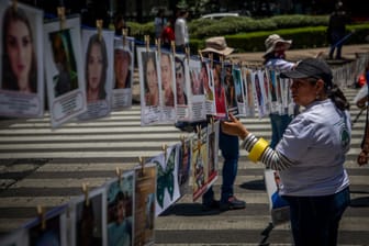 Bilder von vermissten Menschen in Mexiko