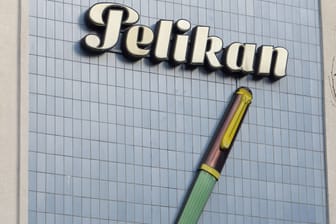 Werbung für Pelikan-Füller (Archivbild): Das Unternehmen wurde vor 186 Jahren in Hannover gegründet.