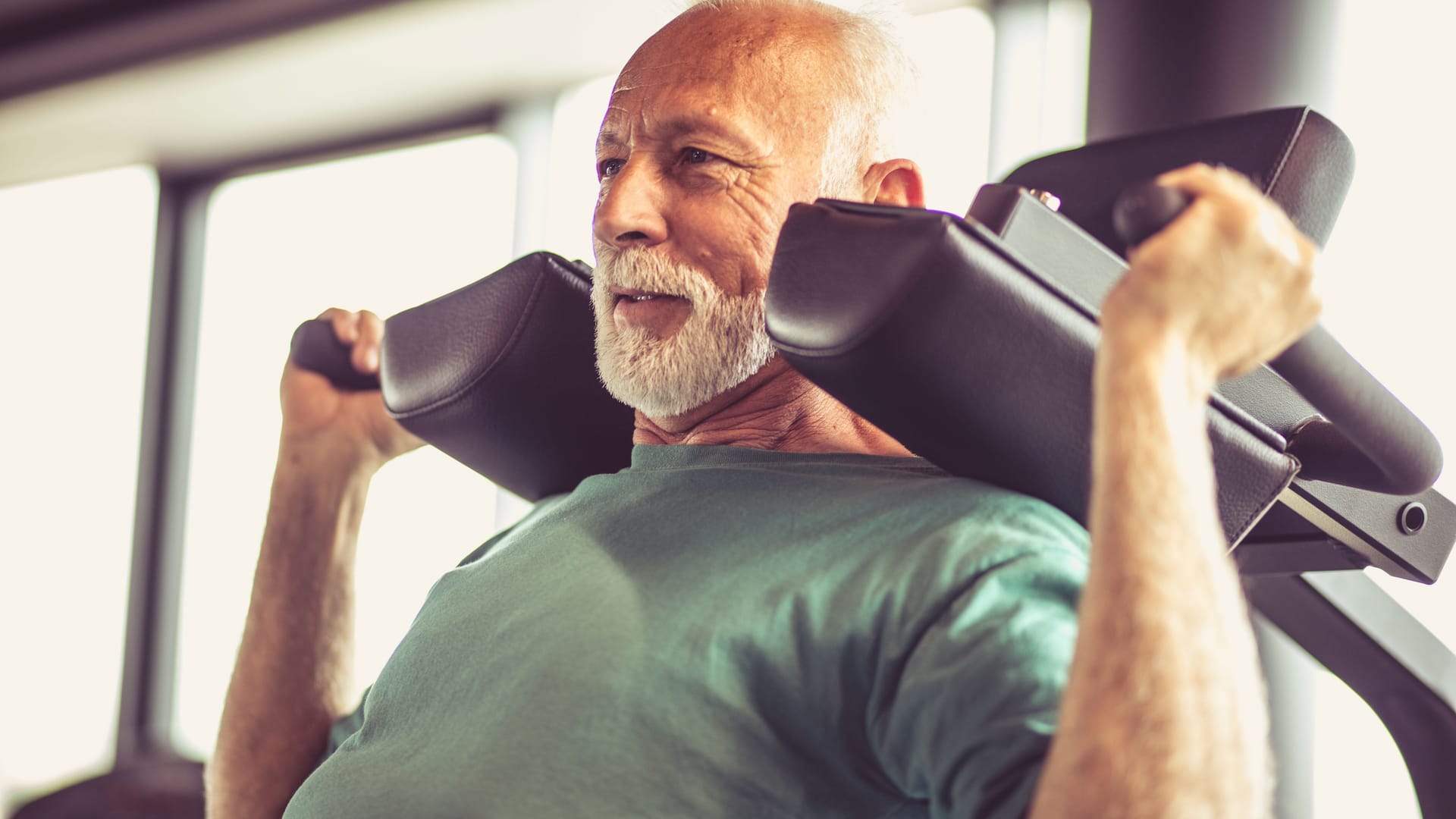 Kraftsport: Auch im Alter hat das Training Vorteile.