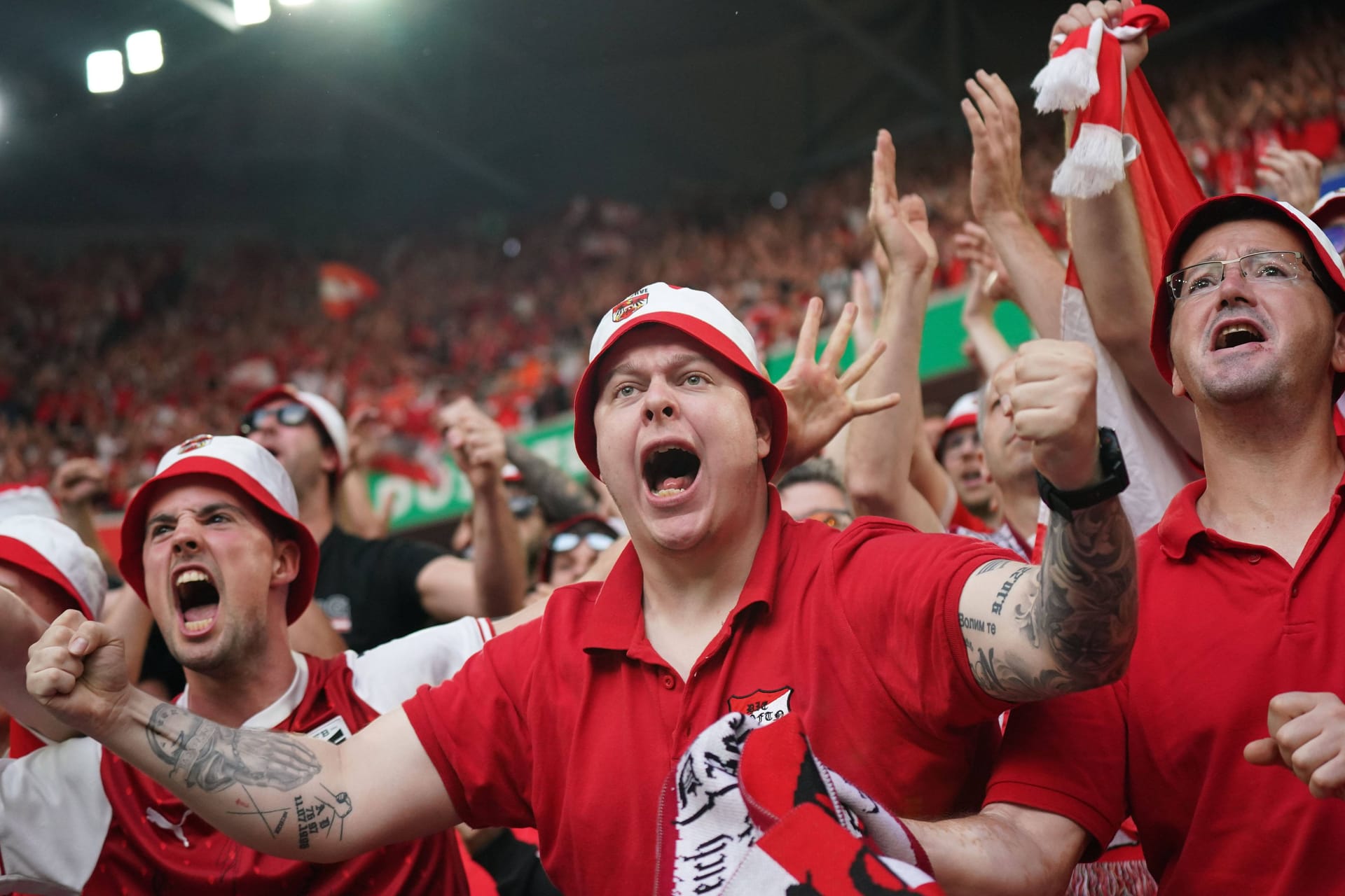 Österreich-Fans im Stadion: Die Anfahrt glich für viele einer Odyssee.