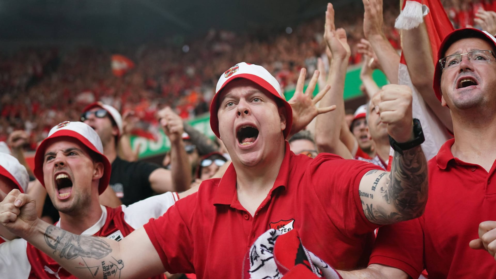 Österreich-Fans im Stadion: Die Anfahrt glich für viele einer Odyssee.