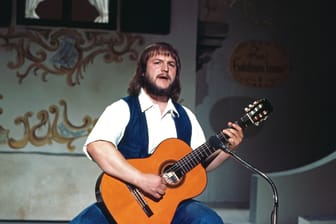 Fredl Fesl bei einem Auftritt im Jahr 1976 (Archivbild): Der Musiker wollte einst etwas ganz anderes werden.