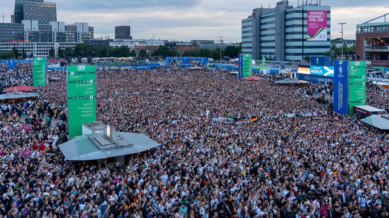 Public Viewing auf dem Heiligengeistfeld in Hamburg: Das Gelände bietet Platz für bis zu 50.000 Menschen.