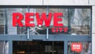 Ein Rewe-Supermarkt in Düsseldorf (Symbolbild).