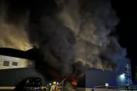 Dortmund: Feuer in Autohaus am..