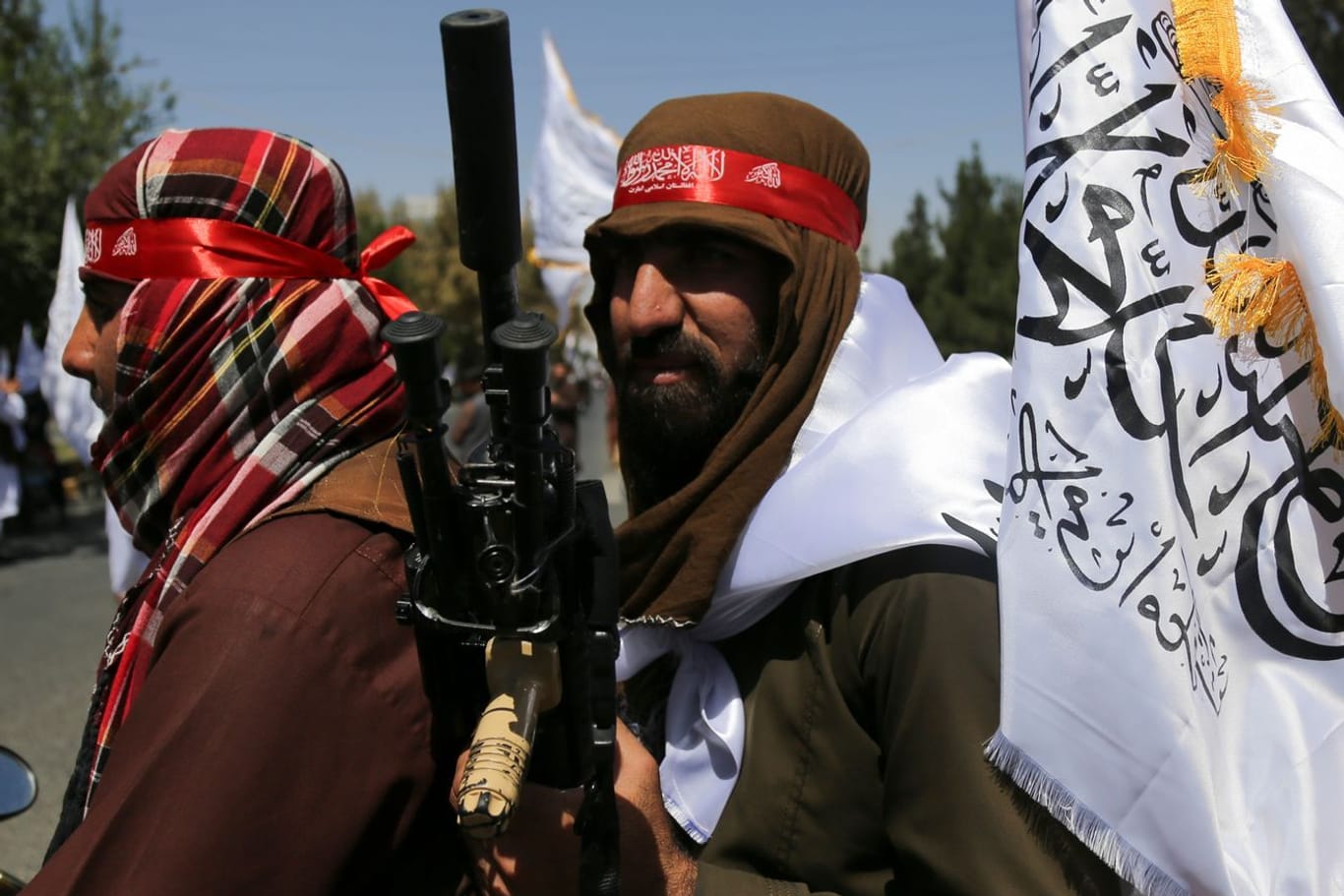 Taliban feiern (Archivbild): Sie haben auch öffentliche Hinrichtungen wieder eingeführt.