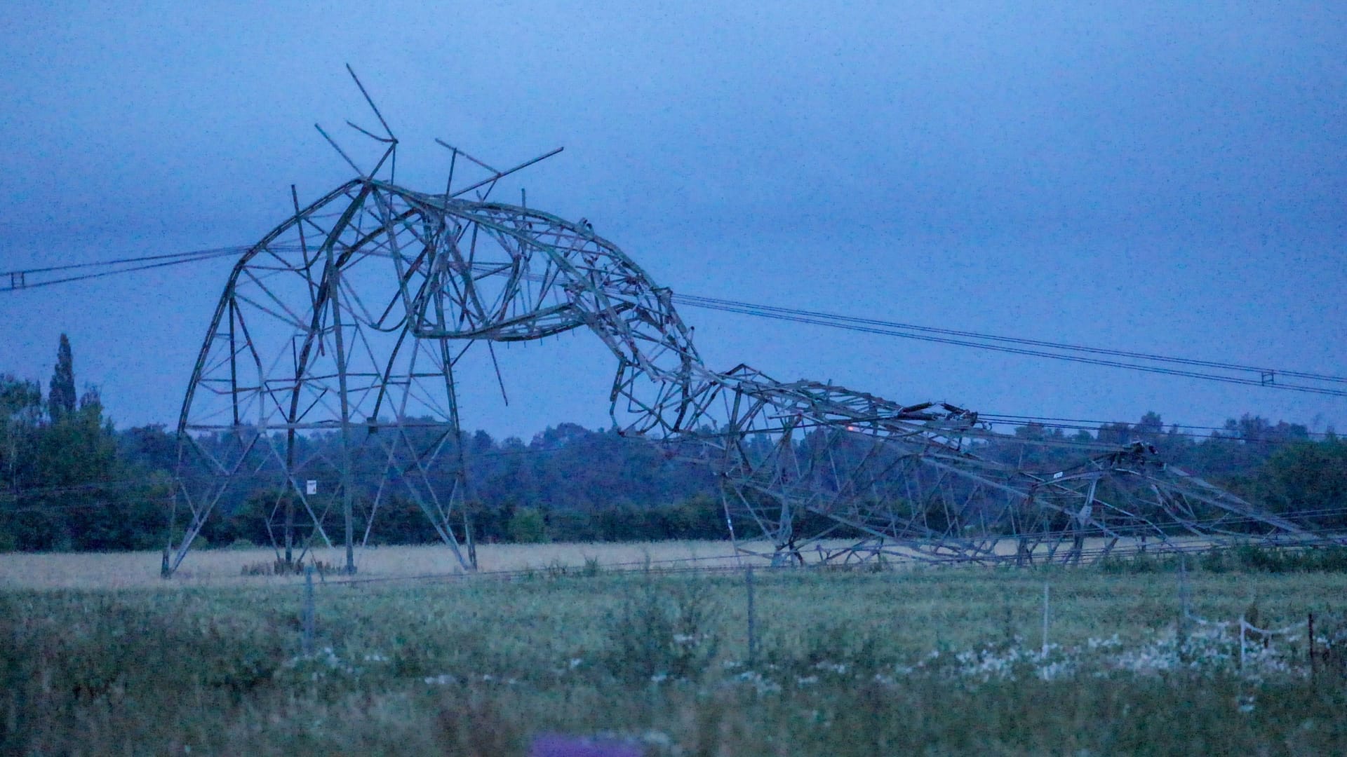 Schwere Unwetter zogen auch über Sachsens hinweg: Besonders heftig traf es Nordsachsen und den Landkreis Meißen. Eine sogenannte Superzelle sorgte für schwere Verwüstungen in Gröditz.