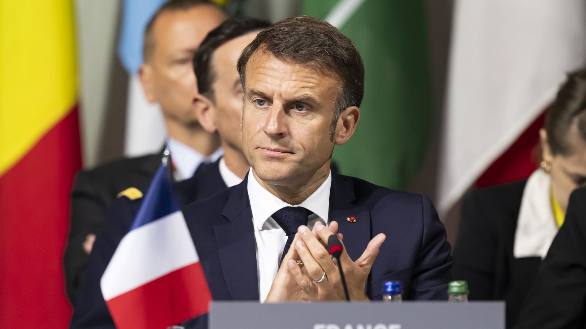 Macron Macron