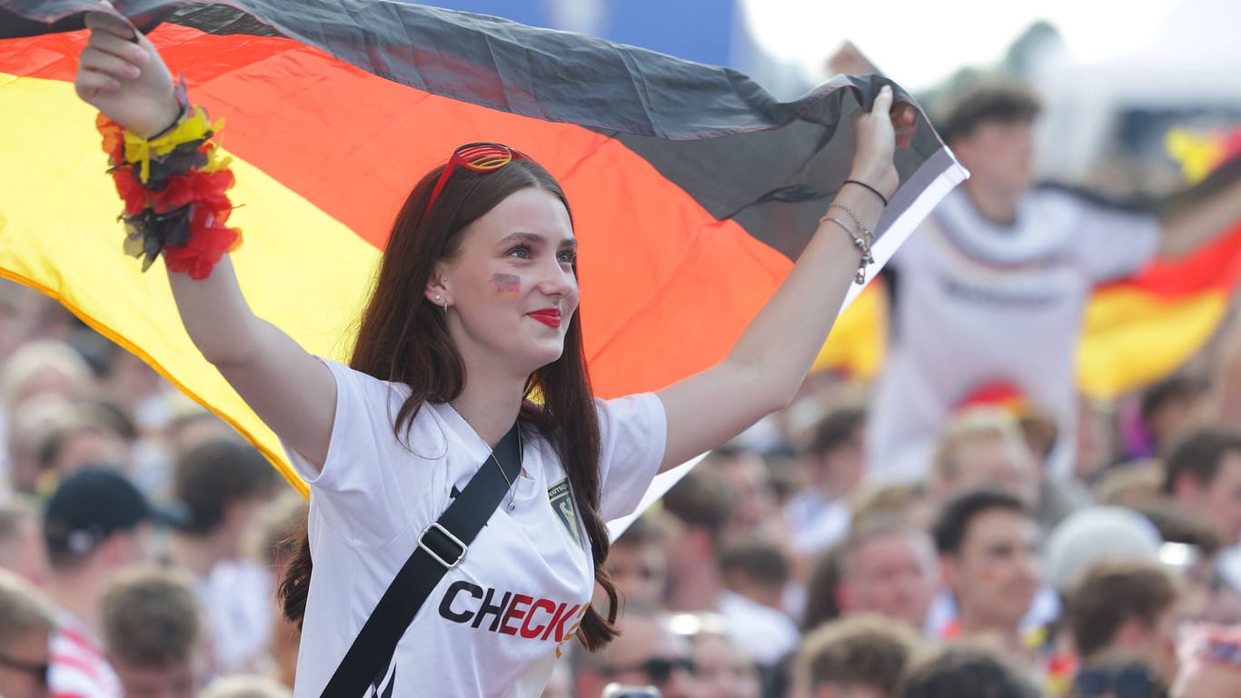 Am Burgplatz wurde es am Mittwoch beim Spiel der Deutschen wieder richtig voll.