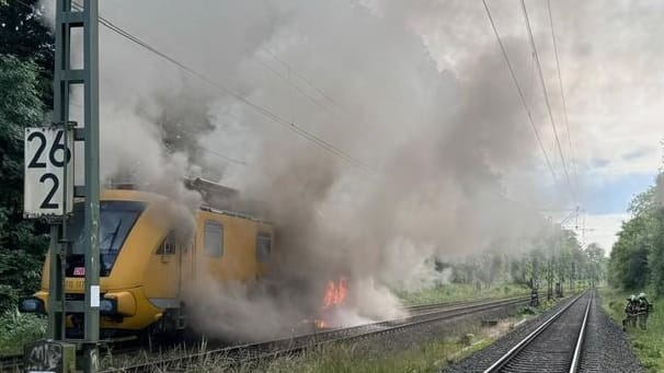 13. Juni 2024: Nach dem bislang letzten Brand der Baureihe auf der Strecke zwischen Wuppertal und Düsseldorf dürfen die Turmtriebwagen vorerst nicht mehr aus eigener Kraft fahren.