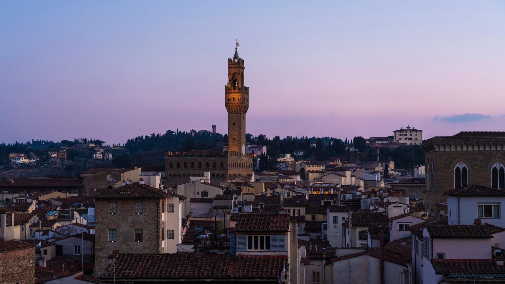 Der Glockenturm des Palazzo Vecchio in Florenz: Die Stadt kennen viele Deutsche nur aus dem Urlaub.