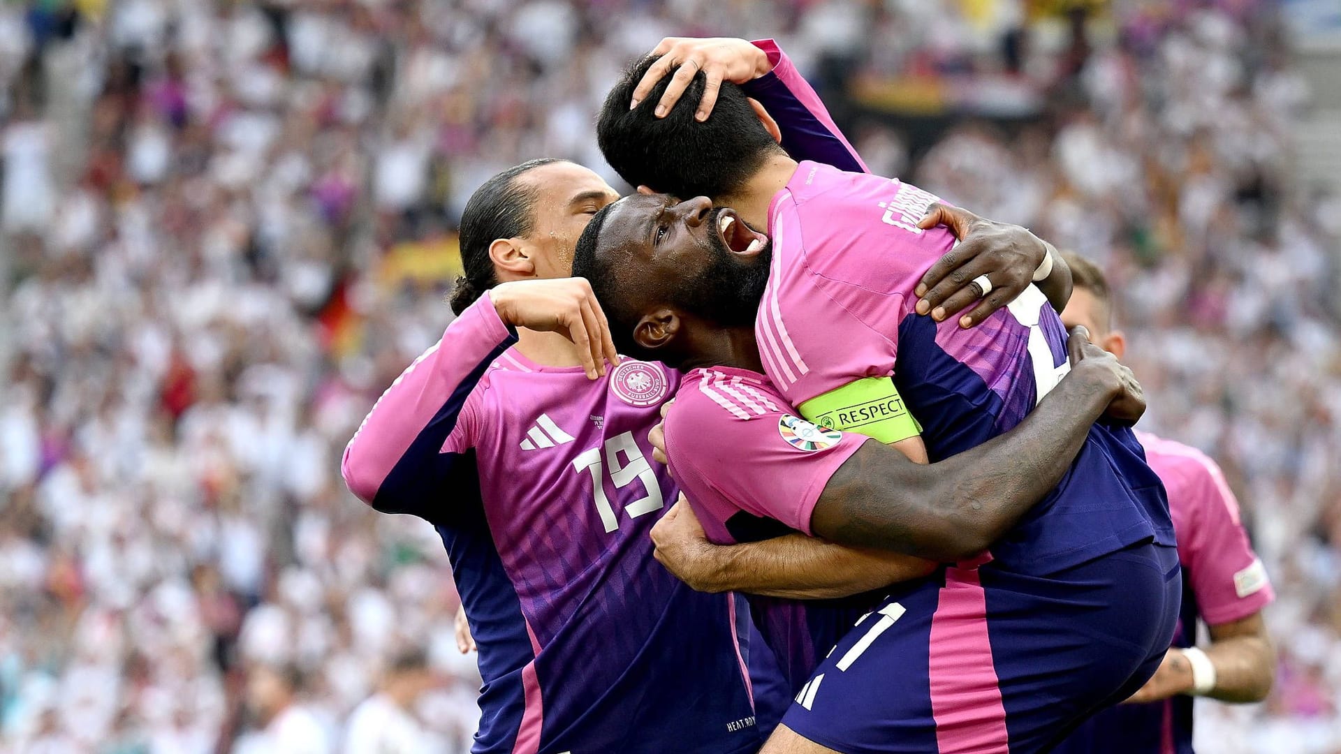 Deutschland jubelt: Das DFB-Team schaffte mit einem Sieg gegen Ungarn den vorzeitigen Einzug ins EM-Achtelfinale.