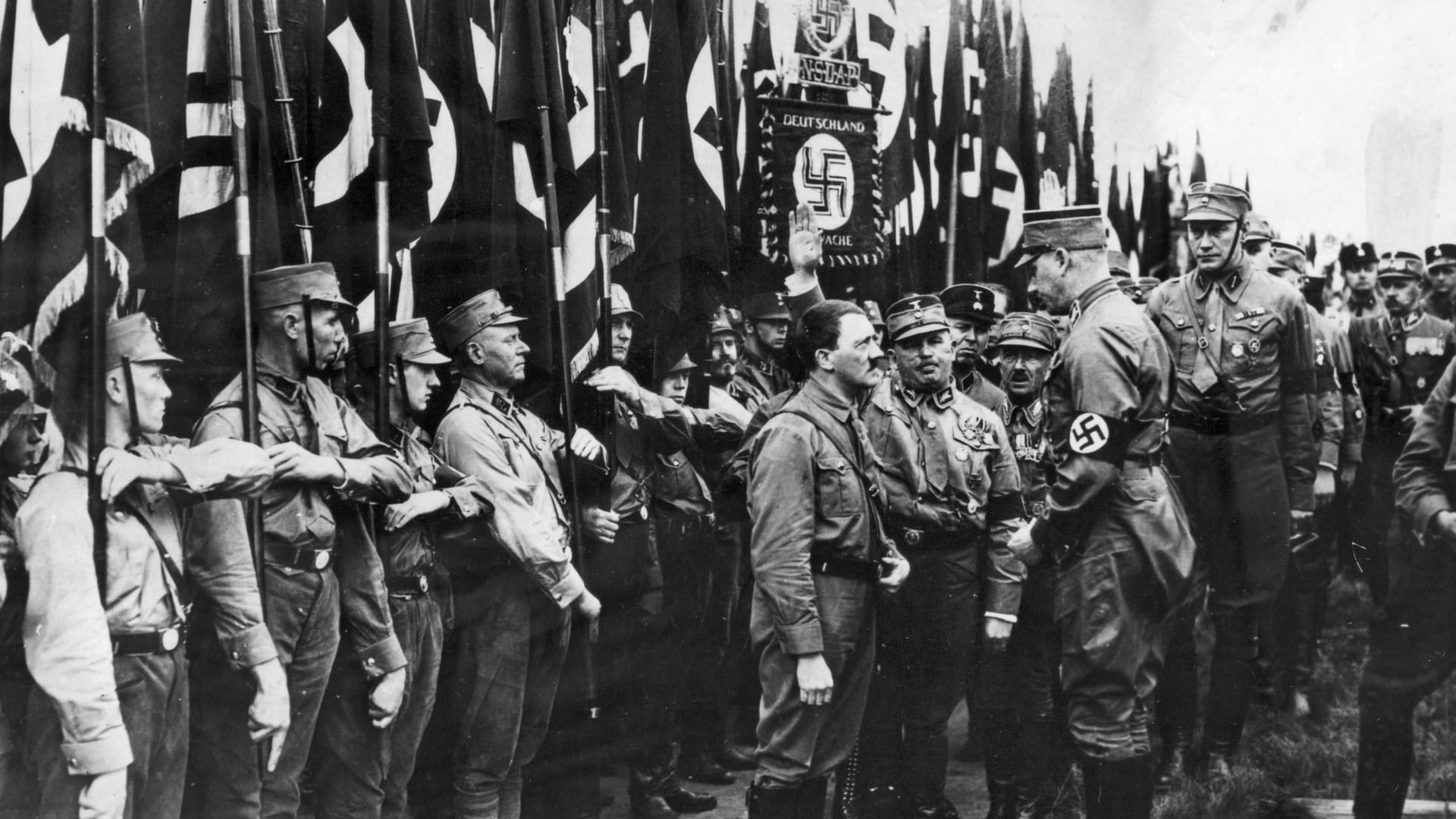 Adolf Hitler und Ernst Röhm 1932: Zwei Jahre später ließ der Diktator den SA-Chef ermorden.