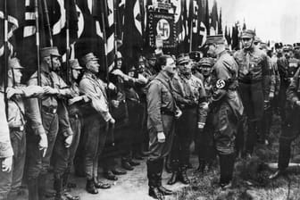 Adolf Hitler und Ernst Röhm 1932: Zwei Jahre später ließ der Diktator den SA-Chef ermorden.