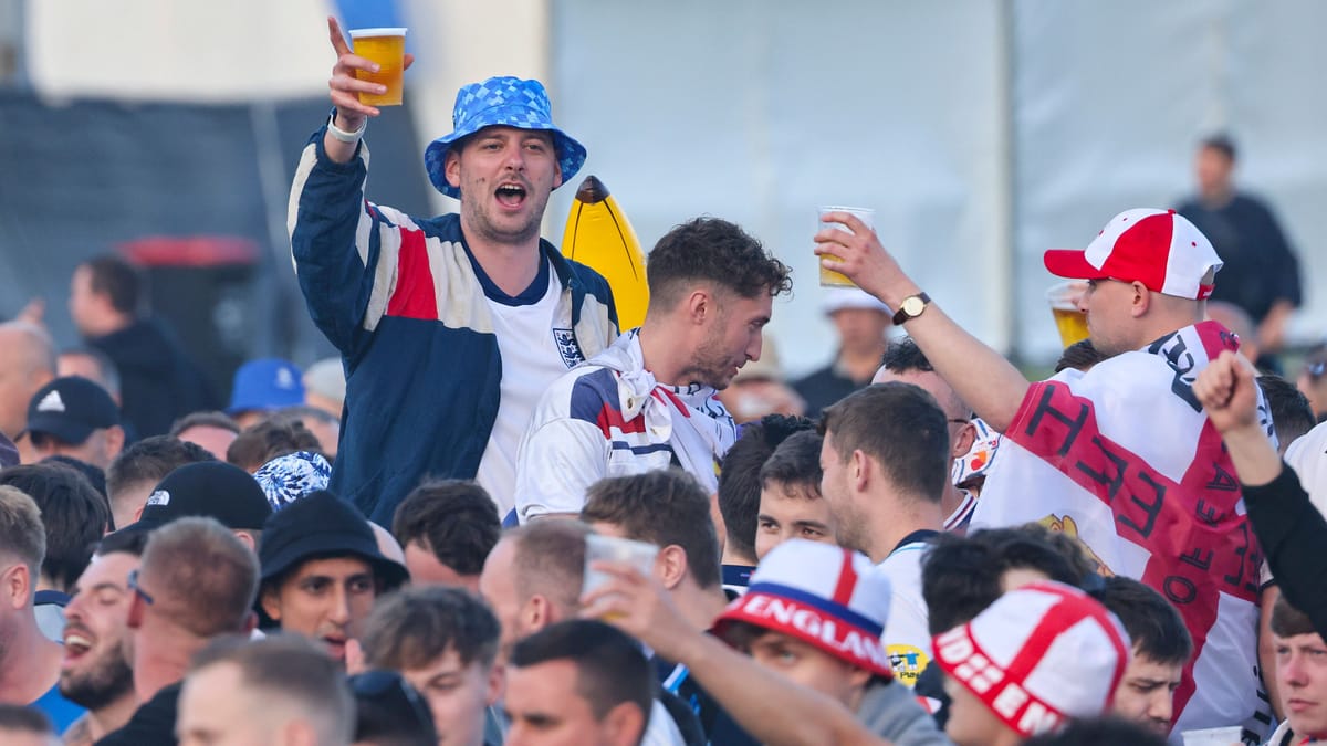 Ausschreitungen vor EM-Finale in Berlin: England-Fans prügeln sich – Sorge vor Hooligans