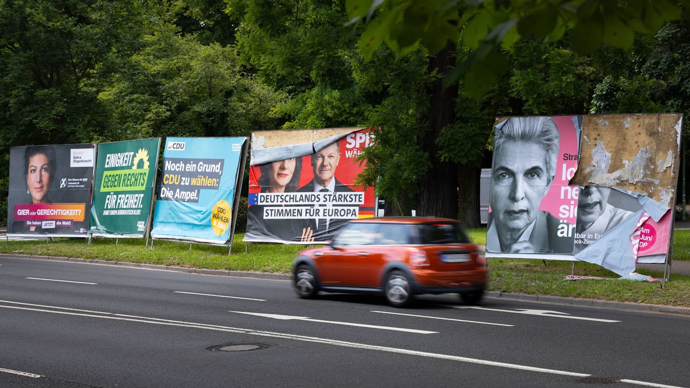 Wahlplakate in Frankfurt am Main (Archivfoto): Am Sonntagabend wurde das vorläufige Ergebnis bekannt.