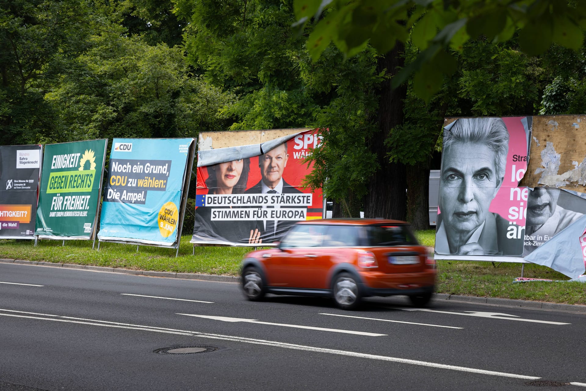 Wahlplakate in Frankfurt am Main (Archivfoto): Am Sonntagabend wurde das vorläufige Ergebnis bekannt.