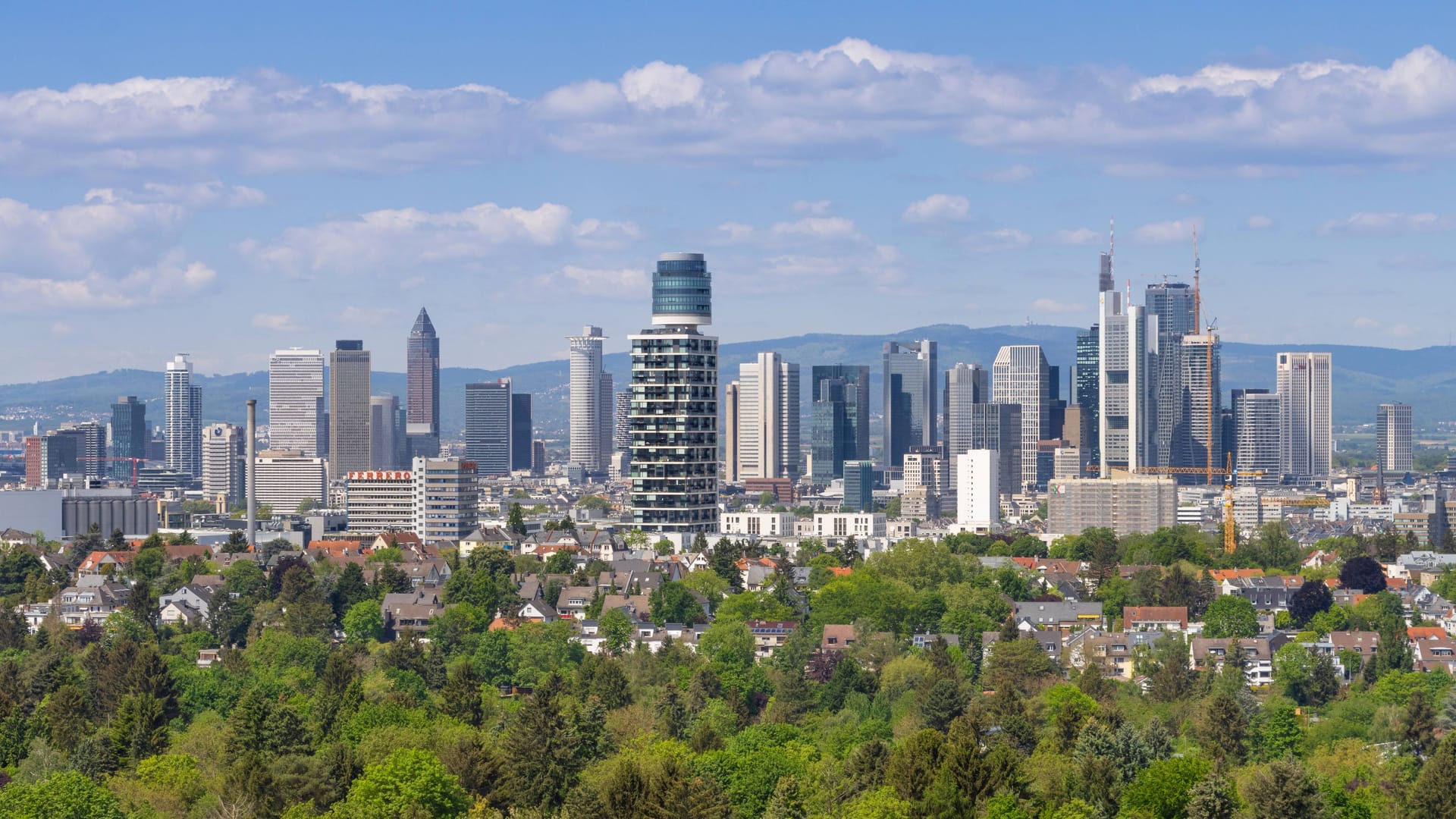 Die Frankfurter Skyline (Symbolfoto): Der Matratzenhersteller Emma steckt in der Krise.