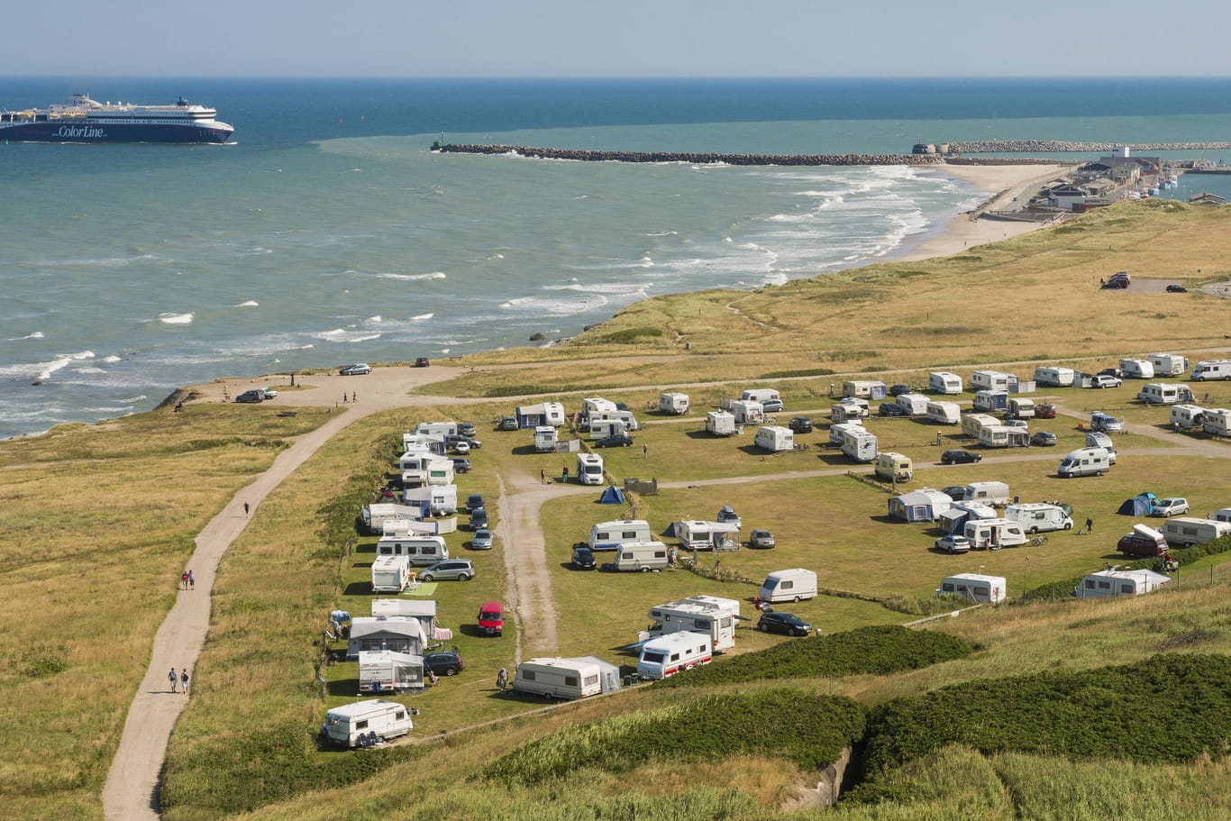 Camping an der Küste: In vielen Ländern wie etwa Dänemark ist der Urlaub mit Wohnmobil, Caravan und Zelt auf einem Campingplatz teurer geworden.
