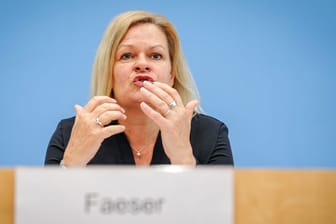 Nancy Faeser (SPD): Die Bundesministerin für Inneres und Heimat stellt den Verfassungsschutzbericht vor.