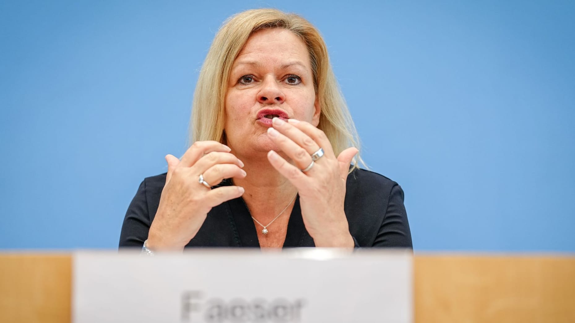 Nancy Faeser (SPD): Die Bundesministerin für Inneres und Heimat stellt den Verfassungsschutzbericht vor.