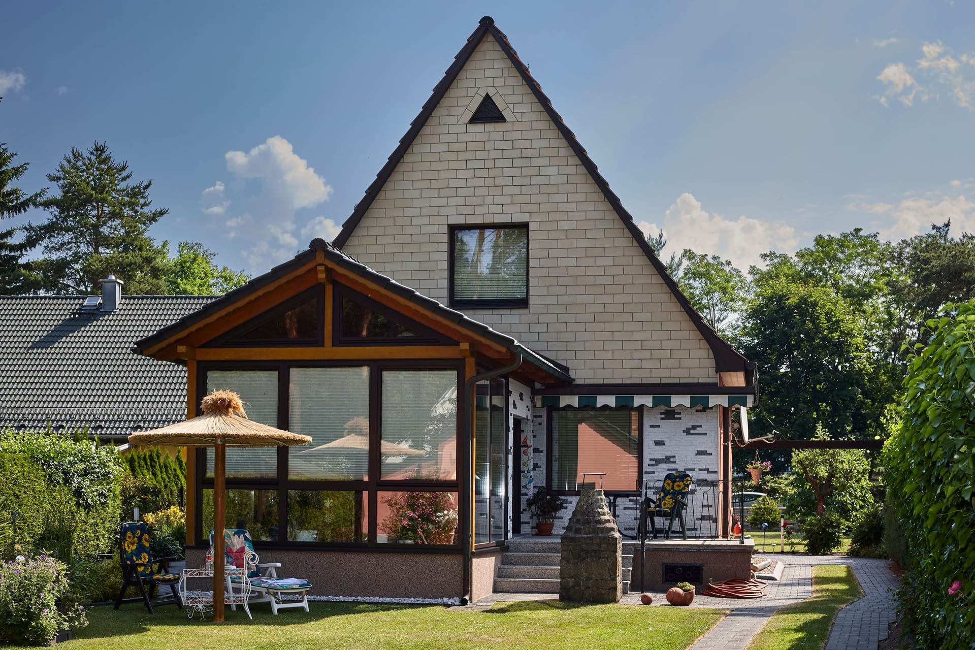 Haus im Grünen mit Veranda und Terrasse