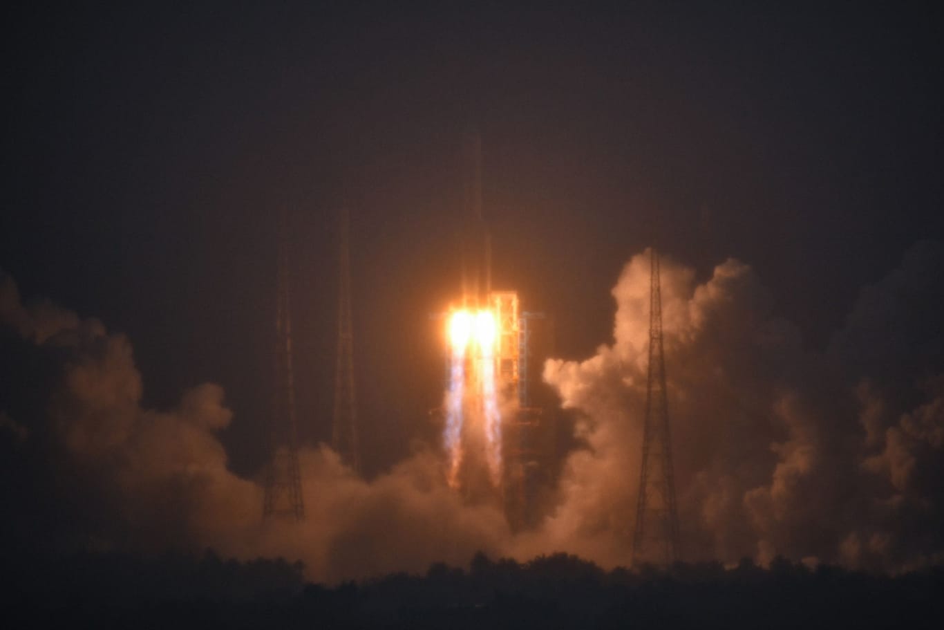 Chinesische Sonde landet erfolgreich auf Mond