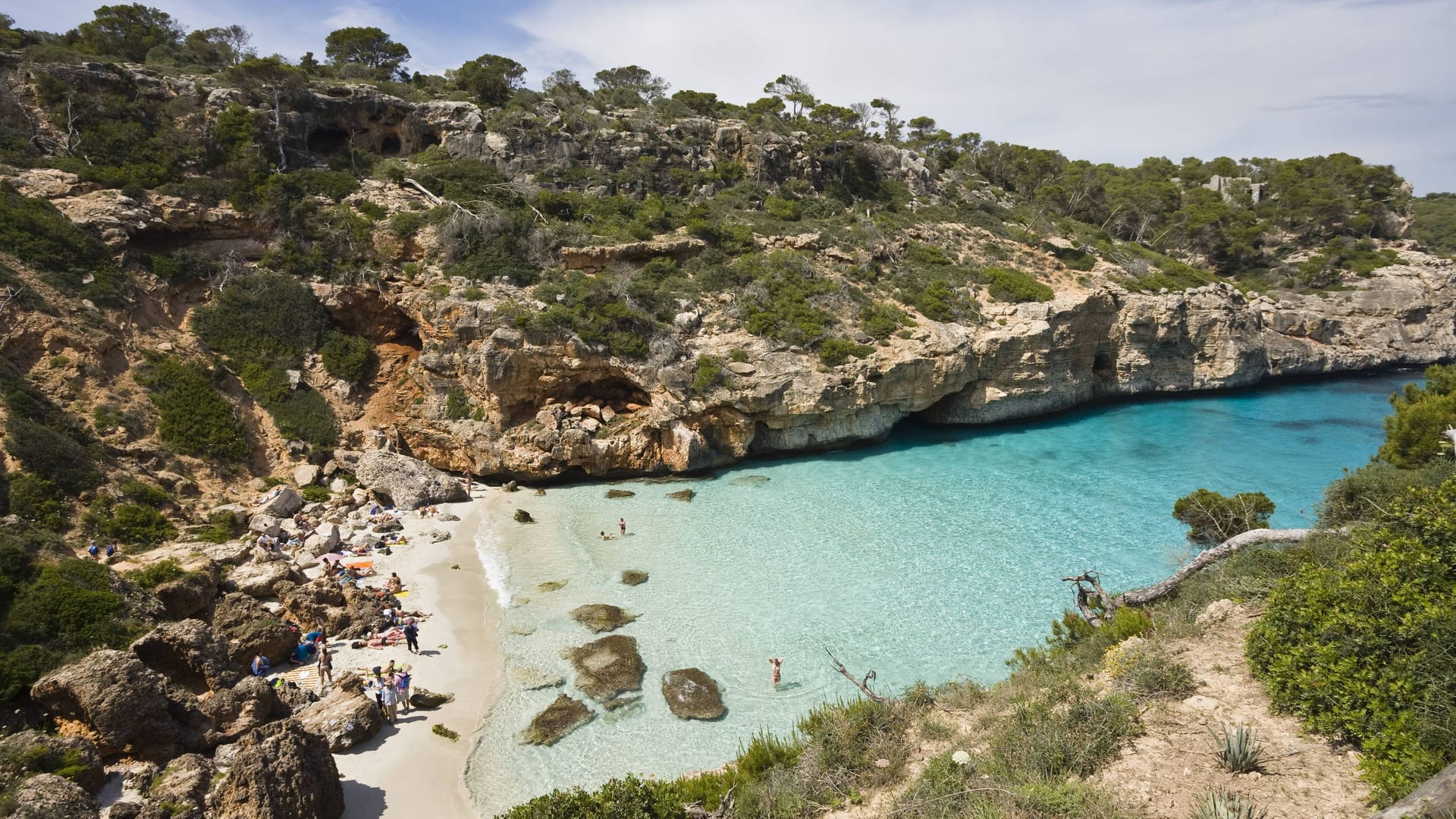 Die Bucht Caló d es Moro: Einheimische haben sie besetzt. Die Bucht Caló d es Moro: Einheimische haben sie besetzt.