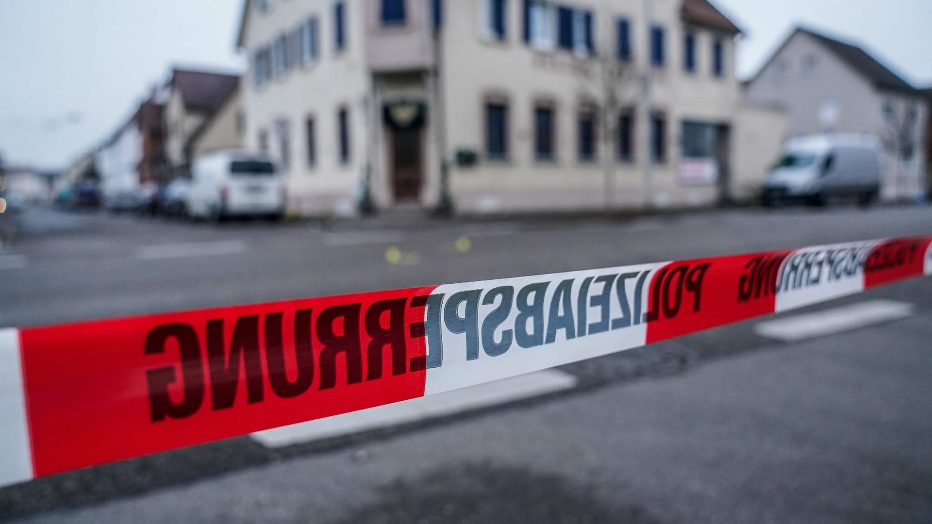 21-Jährige durch mehrere Schüsse verletzt