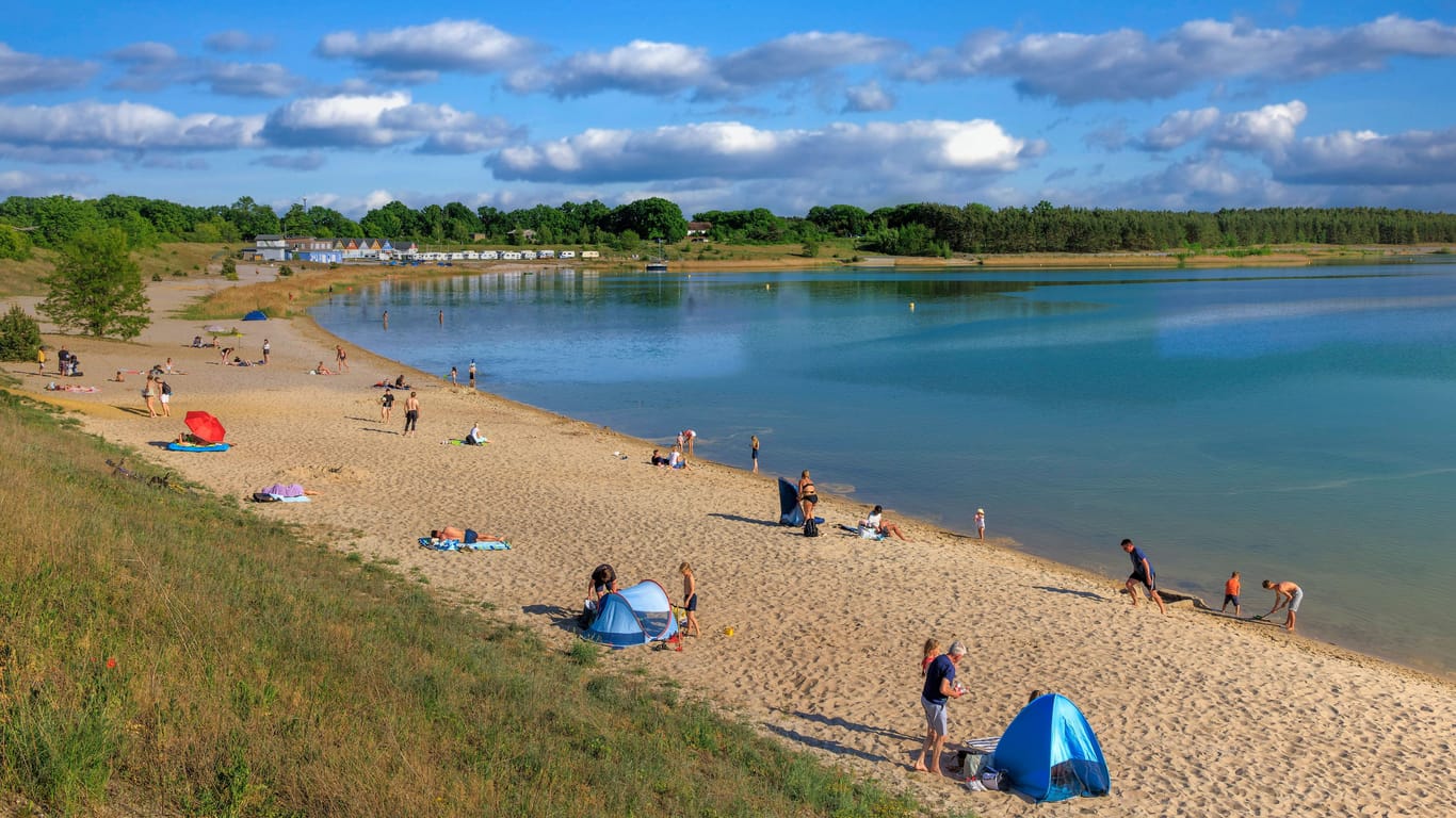 Besonders beliebt für Badegäste ist das Südbecken des Partwitzer See mit großem Strandbereich.