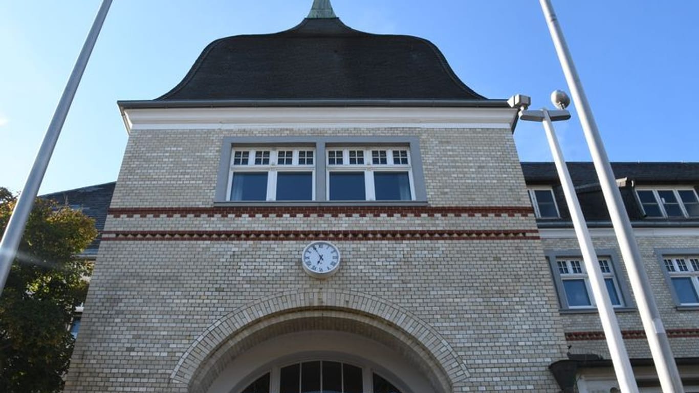 Das Rathaus in Westerland: Mitarbeiter riefen die Polizei.