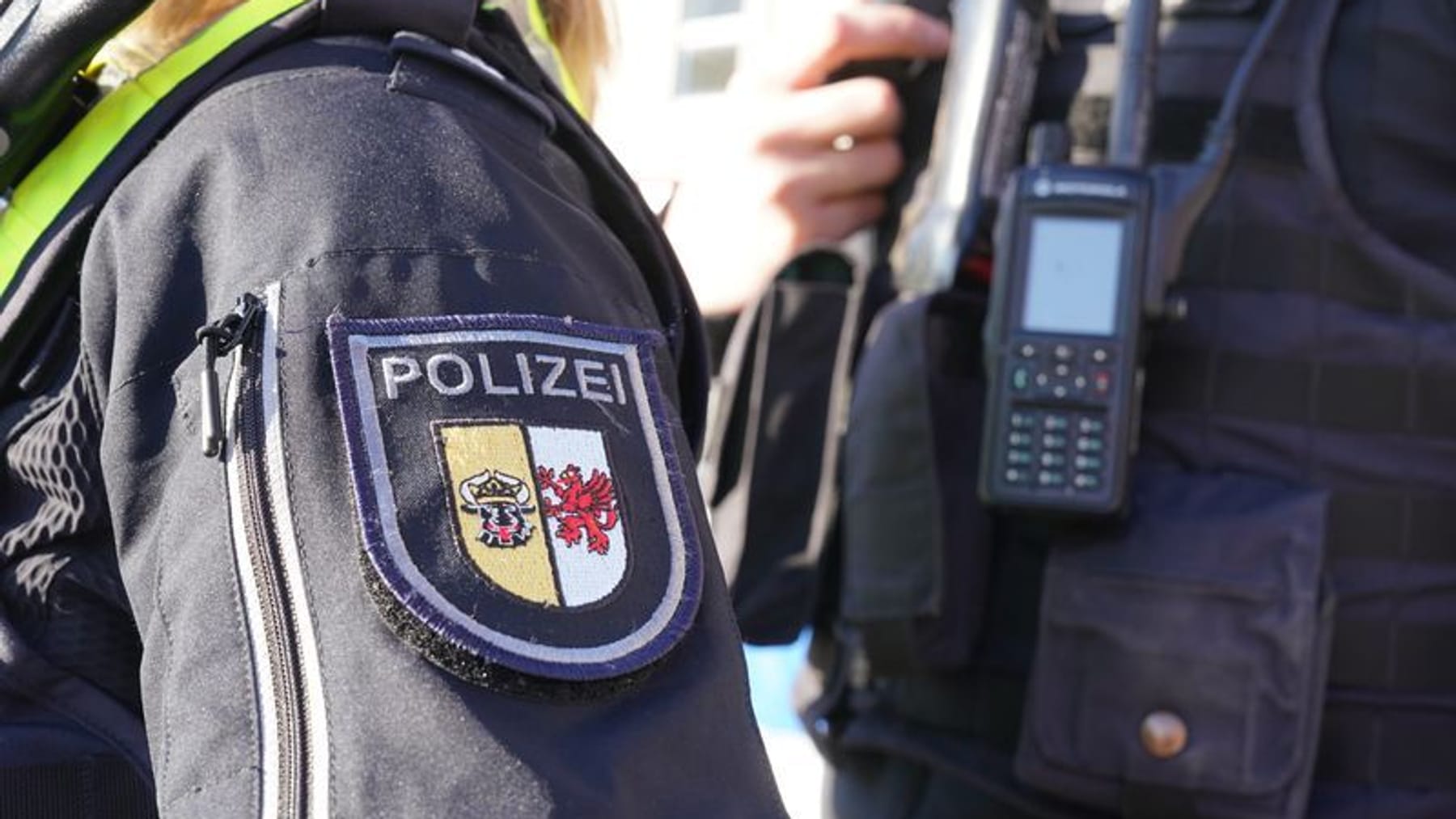 Failler genç kadınları taciz ediyor – yardımcılar dövülüyor