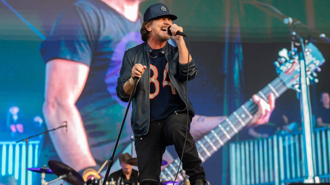 Frontmann Eddie Vedder von Pearl Jam (Archivbild): Die zwei Konzerte in der Waldbühne finden nicht statt.