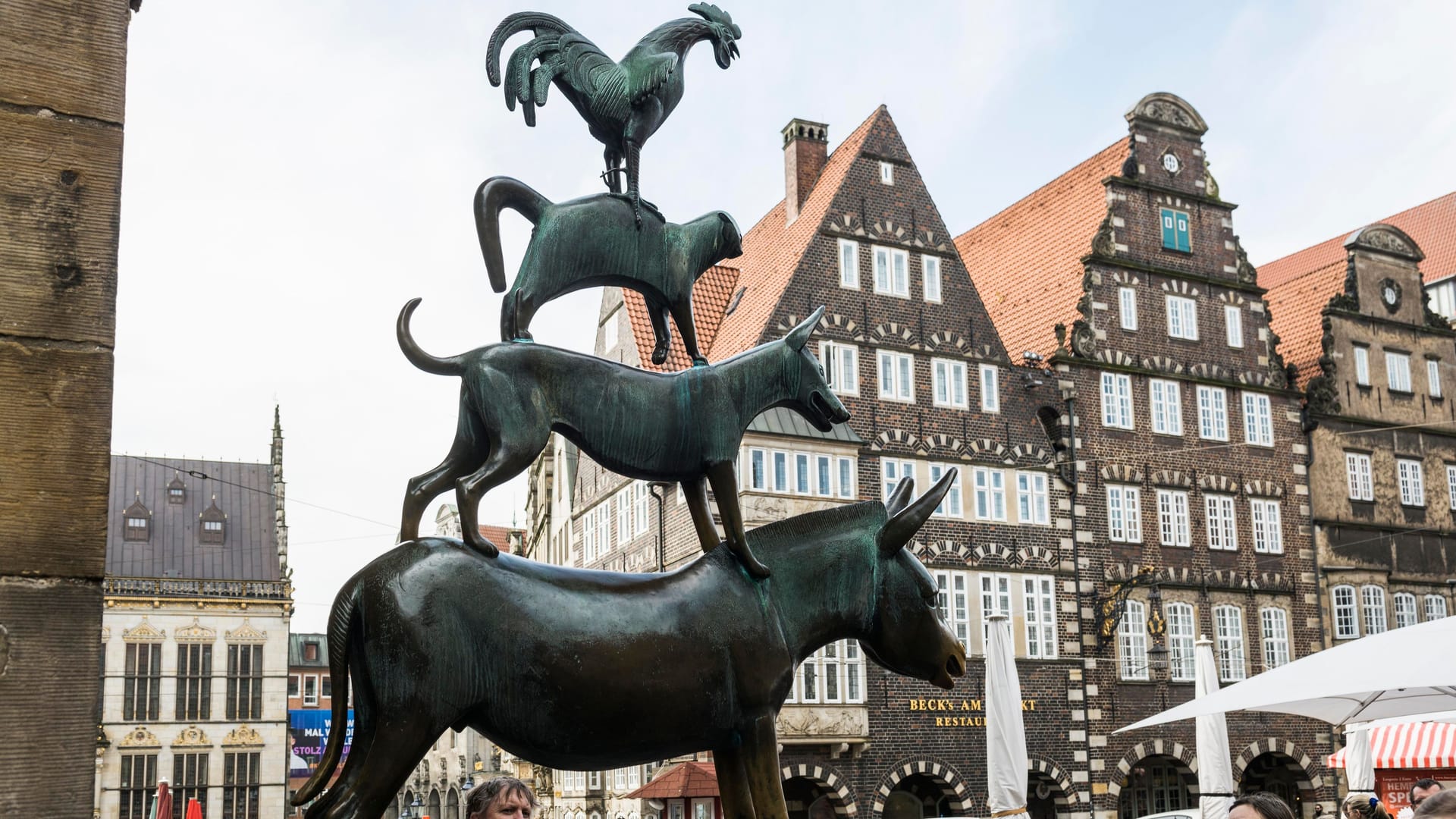 Die Bremer Stadtmusikanten (Symbolbild): Anfang des Monats wurden sie mit Farbe übergossen.