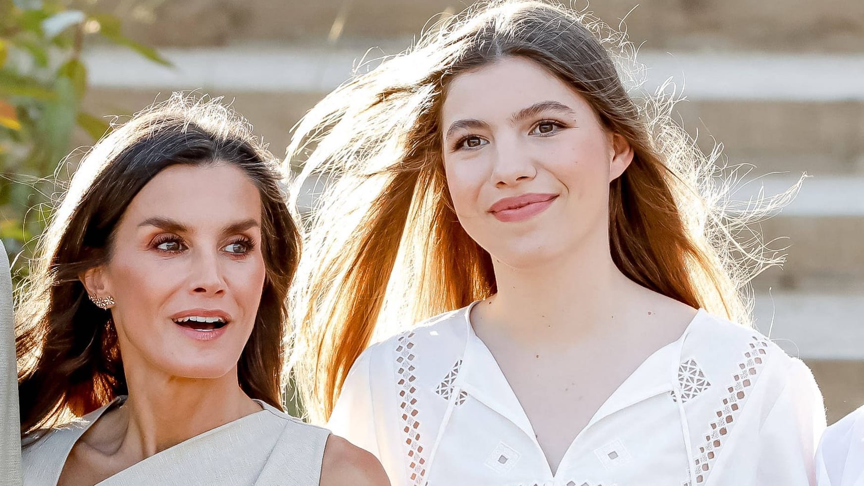 Königin Letizia und Prinzessin Sofía: Sie zeigten sich jetzt in ähnlichen Looks.