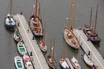 Schiffe im Hafen von Bremerhaven (Archivfoto): Am Montag kam es hier zu einem Feuerwehreinsatz.