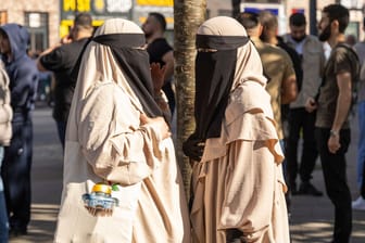 Eine islamistische Demo (Symbolbild): Arye Shalicar warnt vor muslimischen Parallelgesellschaften.