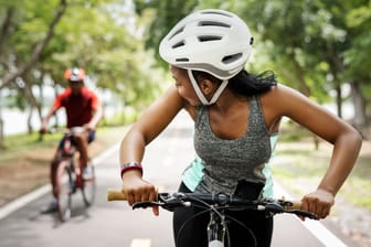 Amazon bietet heute eine Auswahl an Fahrradhelmen zu Sparpreisen an. (Symbolbild)