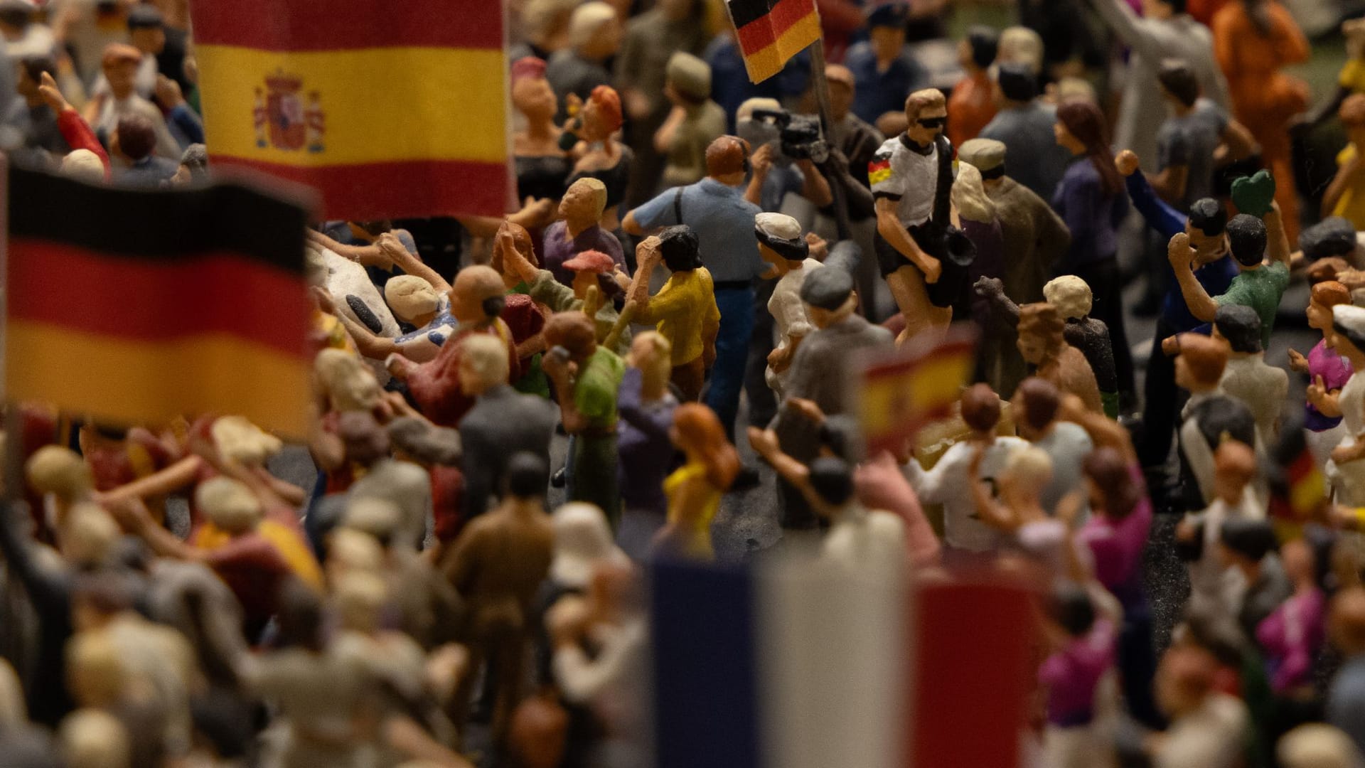 Andre Schnura als Mini-Figur: Der "Typ mit dem Saxofon" hat jetzt eine eigene Figur im Miniatur Wunderland. Andre Schnura als Mini-Figur: Der "Typ mit dem Saxofon" hat jetzt eine eigene Figur im Miniatur Wunderland.