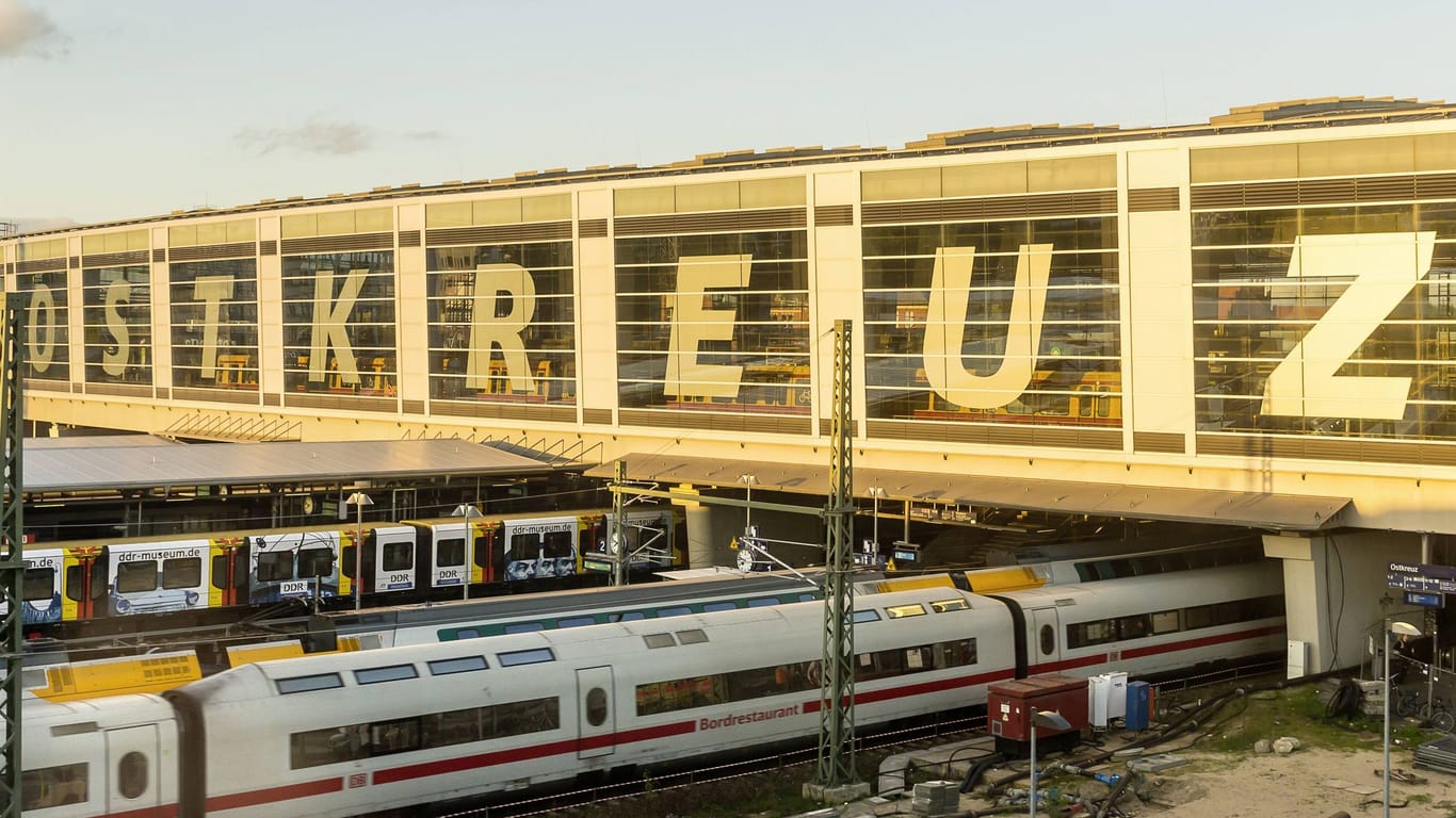 Bahnhof Ostkreuz: Hier sollen Rechtsextremisten brutal auf politische Gegner losgegangen sein.