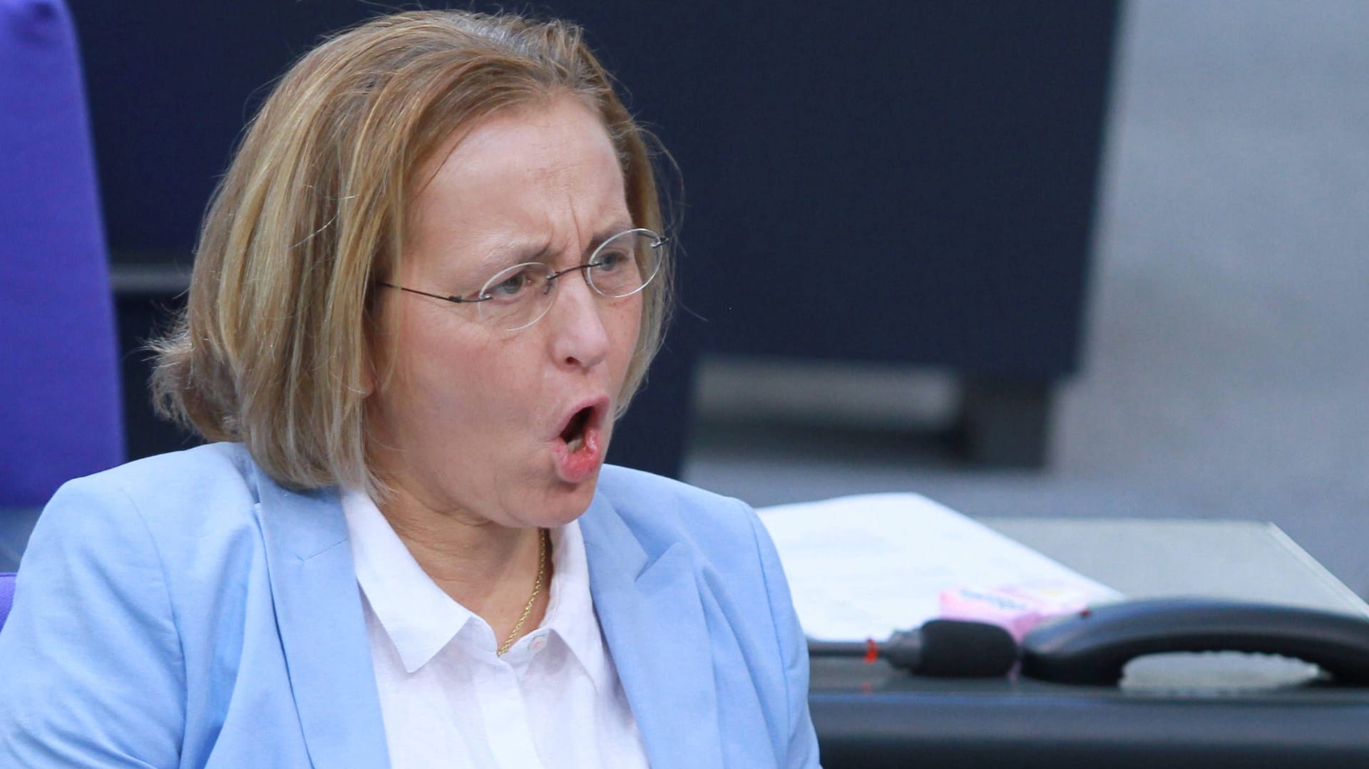 Die AfD Abgeordnete Beatrix von Storch ruft bei einer Bundestagsdebatte dazwischen (Archivbild): Das Ordnungsgeld für störendes Verhalten soll laut den Plänen der Ampel verdoppelt werden.