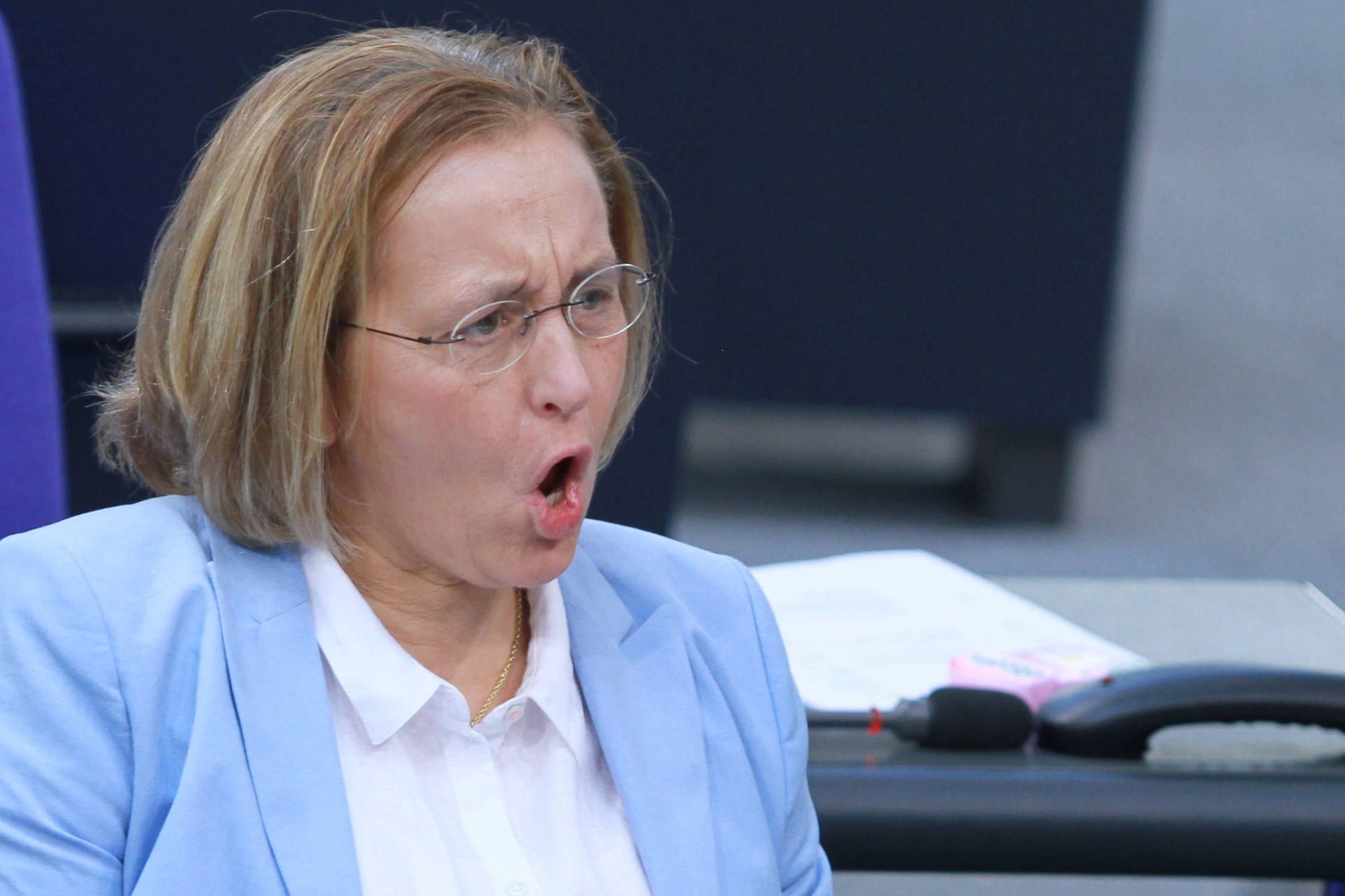 Die AfD Abgeordnete Beatrix von Storch ruft bei einer Bundestagsdebatte dazwischen (Archivbild): Das Ordnungsgeld für störendes Verhalten soll laut den Plänen der Ampel verdoppelt werden.