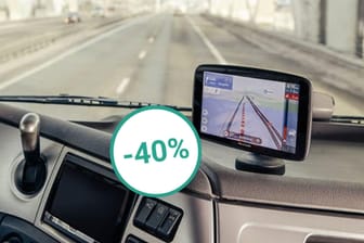 Für Autos, Wohnmobile und Co.: Das TomTom-Navi Go Expert 5 ist bei Aldi radikal reduziert im Angebot